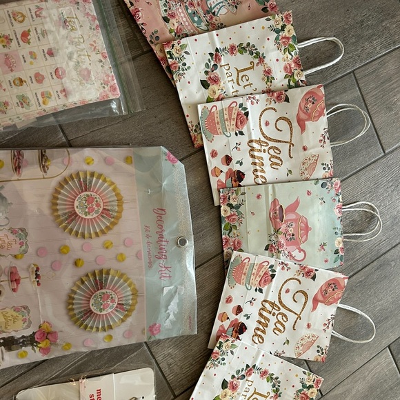 Girls tea party decorations bags banner decor bingo plates napkins - Picture 3 of 5